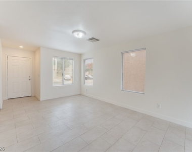 2137 Tierra Del Verde Street - Photo Thumbnail 6