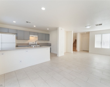 2137 Tierra Del Verde Street - Photo Thumbnail 9