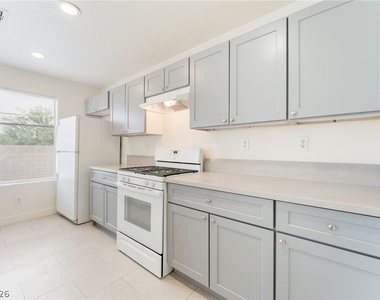 2137 Tierra Del Verde Street - Photo Thumbnail 12
