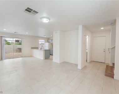 2137 Tierra Del Verde Street - Photo Thumbnail 4