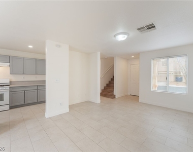 2137 Tierra Del Verde Street - Photo Thumbnail 5