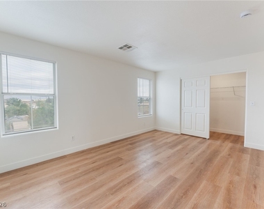 2137 Tierra Del Verde Street - Photo Thumbnail 21