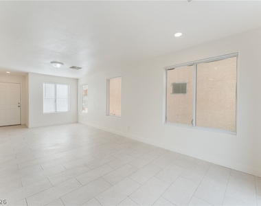 2137 Tierra Del Verde Street - Photo Thumbnail 10