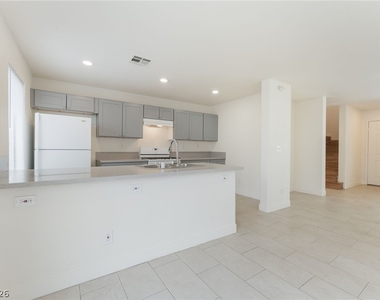 2137 Tierra Del Verde Street - Photo Thumbnail 11