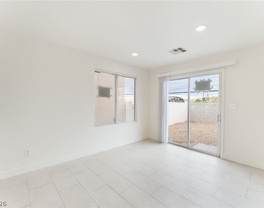 2137 Tierra Del Verde Street - Photo Thumbnail 7