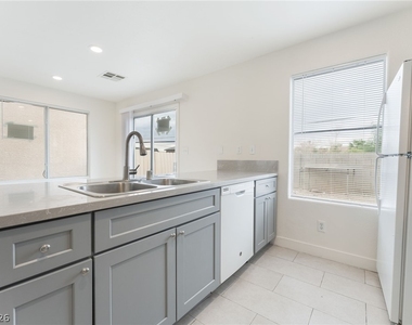 2137 Tierra Del Verde Street - Photo Thumbnail 13