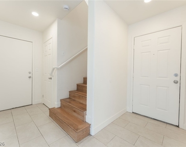 2137 Tierra Del Verde Street - Photo Thumbnail 2