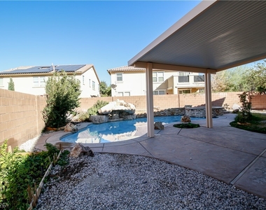 8 Summit Creek Avenue - Photo Thumbnail 4
