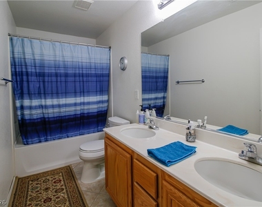 8 Summit Creek Avenue - Photo Thumbnail 3
