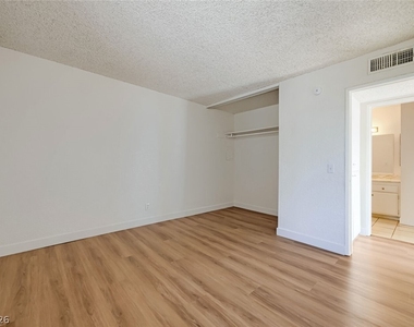1405 Vegas Valley Drive - Photo Thumbnail 13