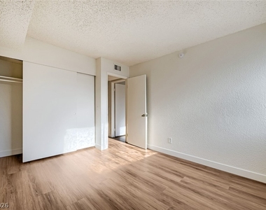 1405 Vegas Valley Drive - Photo Thumbnail 10