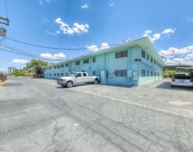 1700 Rexford Drive - Photo Thumbnail 2