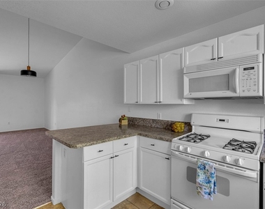 353 Amber Pine Street - Photo Thumbnail 23