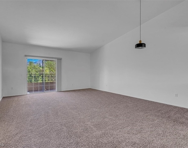 353 Amber Pine Street - Photo Thumbnail 14
