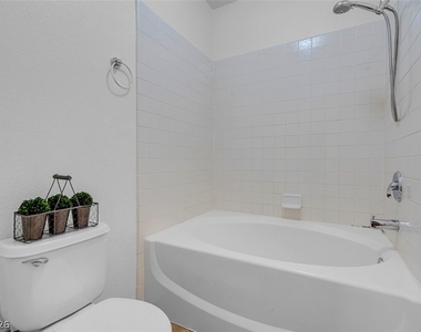 353 Amber Pine Street - Photo Thumbnail 31