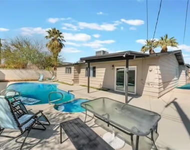 3101 Kings Way - Photo Thumbnail 2