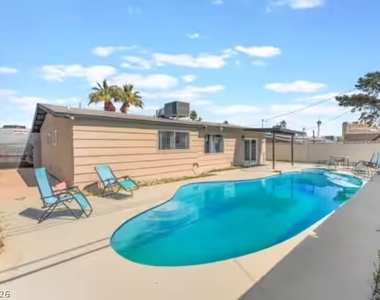 3101 Kings Way - Photo Thumbnail 4