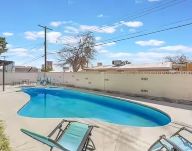 3101 Kings Way - Photo Thumbnail 3