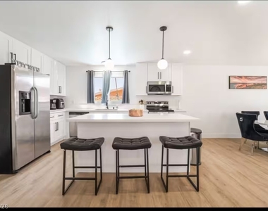 3101 Kings Way - Photo Thumbnail 11