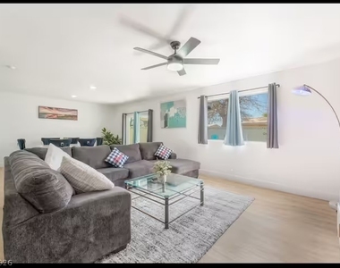 3101 Kings Way - Photo Thumbnail 8