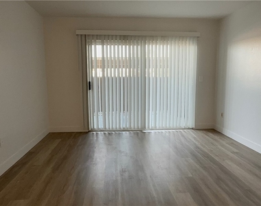 8070 W Russell Road - Photo Thumbnail 2