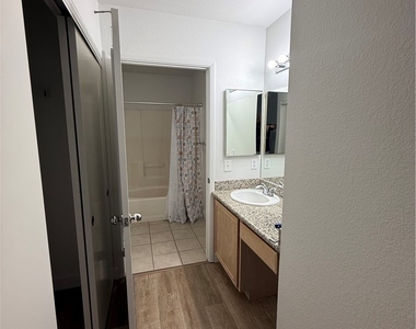 8070 W Russell Road - Photo Thumbnail 12