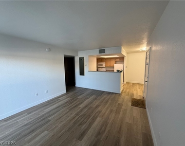 8070 W Russell Road - Photo Thumbnail 3