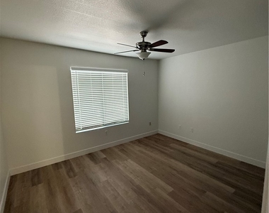 8070 W Russell Road - Photo Thumbnail 10