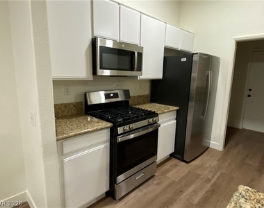 2813 El Cubano Court - Photo Thumbnail 6