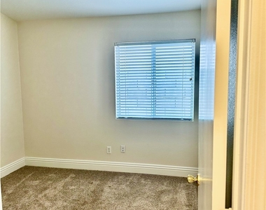 9015 Coral Shale Street - Photo Thumbnail 16