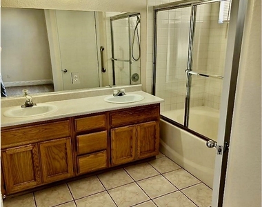 9015 Coral Shale Street - Photo Thumbnail 11