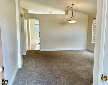 9015 Coral Shale Street - Photo Thumbnail 8
