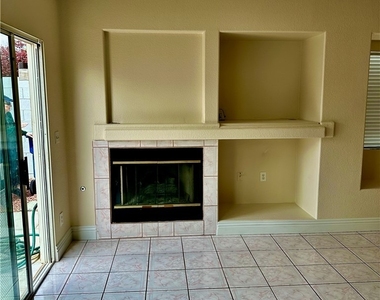 9015 Coral Shale Street - Photo Thumbnail 7
