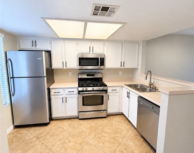 8070 W Russell Road - Photo Thumbnail 9
