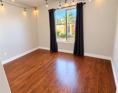 8070 W Russell Road - Photo Thumbnail 3