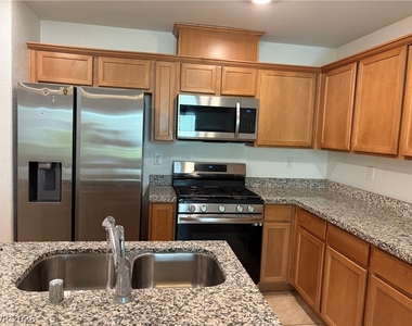 3614 Tripoli Cove Avenue - Photo Thumbnail 5