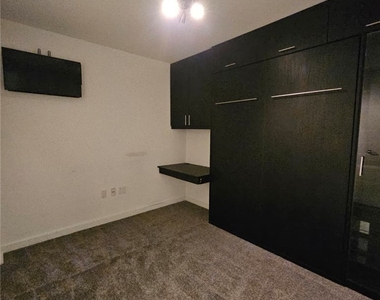4471 Dean Martin Drive - Photo Thumbnail 7