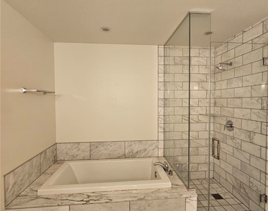 4471 Dean Martin Drive - Photo Thumbnail 6