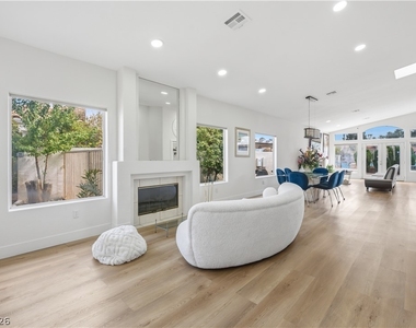 2933 Harbor Cove Drive - Photo Thumbnail 8