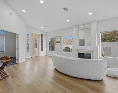 2933 Harbor Cove Drive - Photo Thumbnail 16
