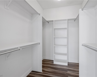 2933 Harbor Cove Drive - Photo Thumbnail 32