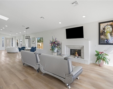 2933 Harbor Cove Drive - Photo Thumbnail 12