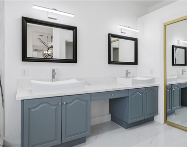 2933 Harbor Cove Drive - Photo Thumbnail 30