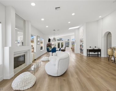2933 Harbor Cove Drive - Photo Thumbnail 18