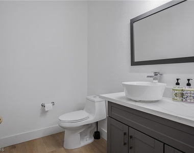 2933 Harbor Cove Drive - Photo Thumbnail 33