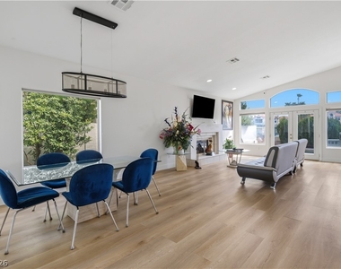 2933 Harbor Cove Drive - Photo Thumbnail 4