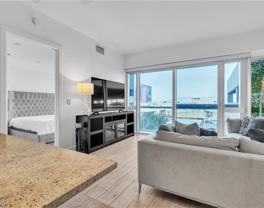 4471 Dean Martin Drive - Photo Thumbnail 18