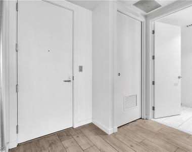 4471 Dean Martin Drive - Photo Thumbnail 8