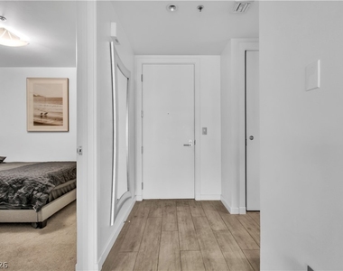 4471 Dean Martin Drive - Photo Thumbnail 6