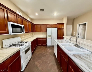 9326 Wildcat Springs Avenue - Photo Thumbnail 7
